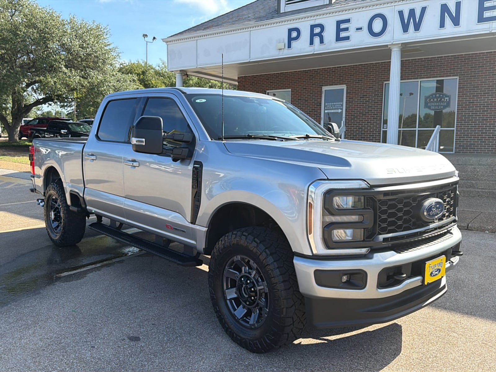 Used 2024 Ford F250 Lariat w/ Sport Appearance Package AWD/4WD image 2
