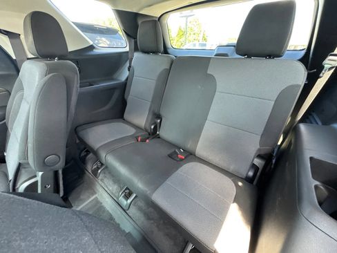 Used 2019 Chevrolet Traverse LT FWD image 23