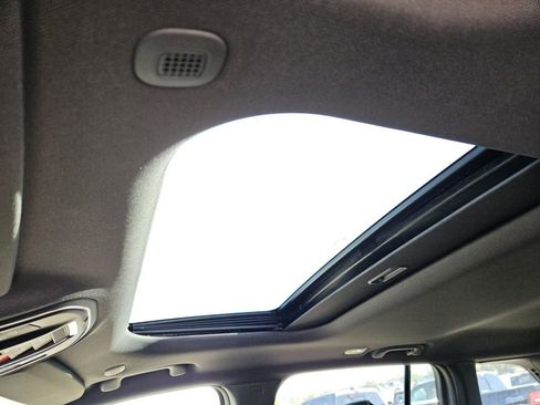 New 2025 Jeep Grand Cherokee Altitude image 22