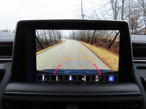 Certified 2022 Chevrolet Suburban LT w/ LT Signature Package image 6