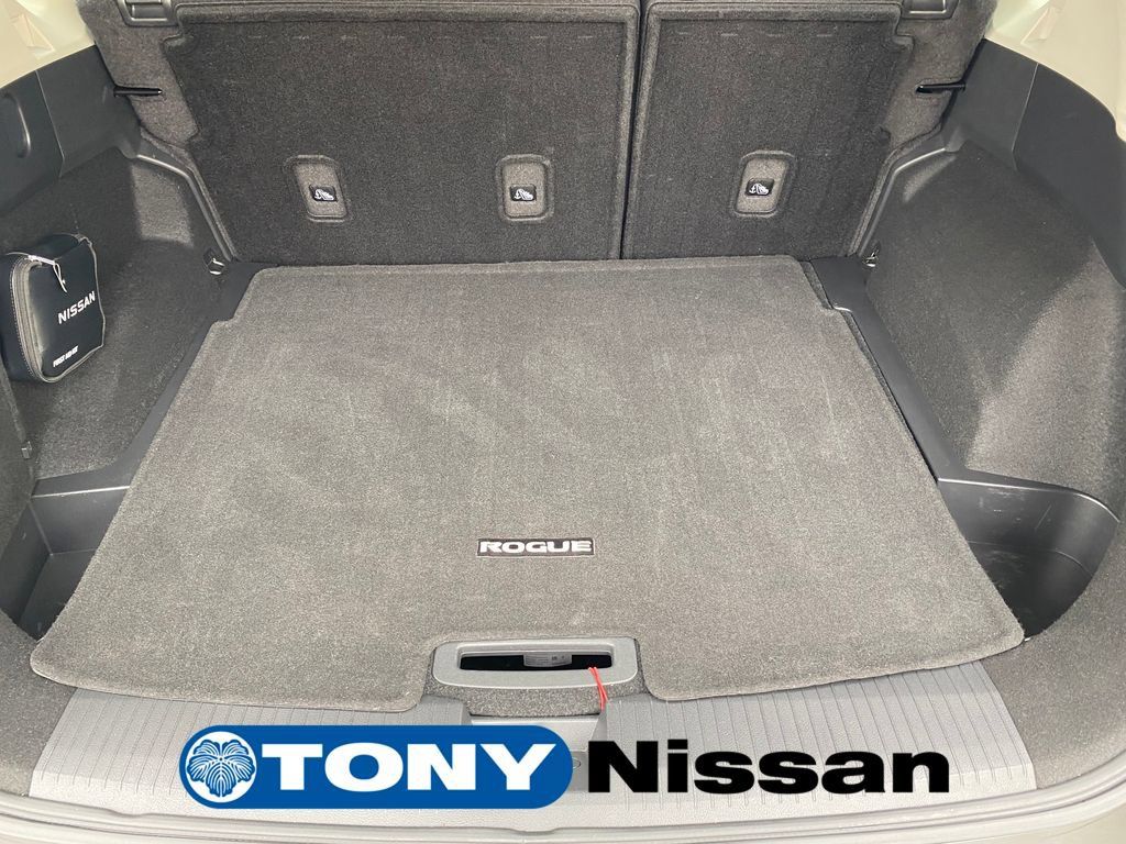 Used 2023 Nissan Rogue SV FWD image 47