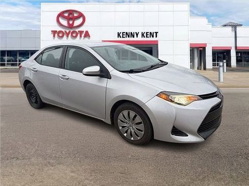 Used 2017 Toyota Corolla LE image 1
