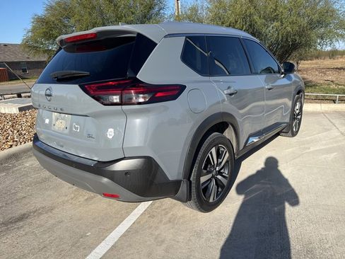 Used 2021 Nissan Rogue SL image 3