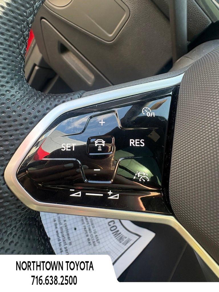 Used 2024 Volkswagen Tiguan SEL R-Line AWD/4WD image 19