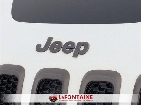 Used 2018 Jeep Cherokee Trailhawk image 9