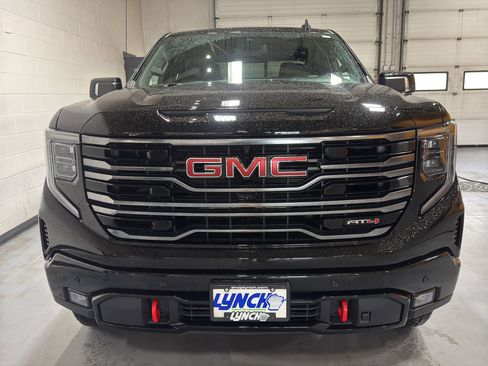 Used 2025 GMC Sierra 1500 AT4 w/ AT4 Premium Package AWD/4WD image 8
