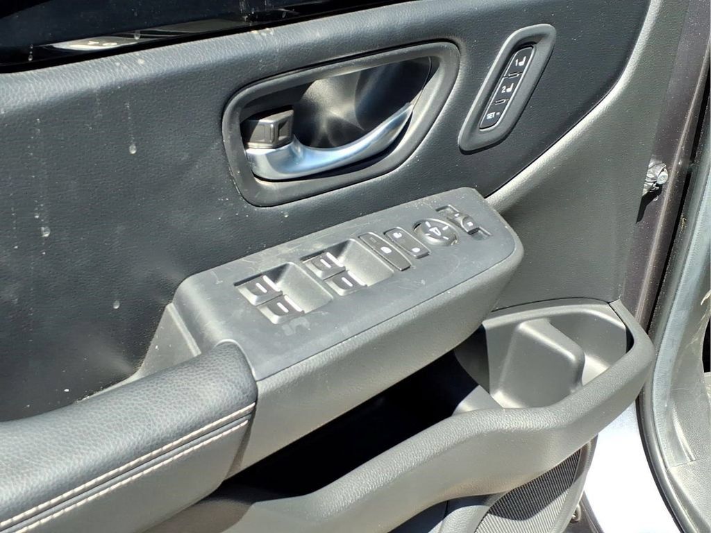 Used 2025 Honda Pilot EX-L image 12