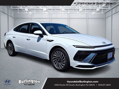 Certified 2025 Hyundai Sonata SEL FWD image 1