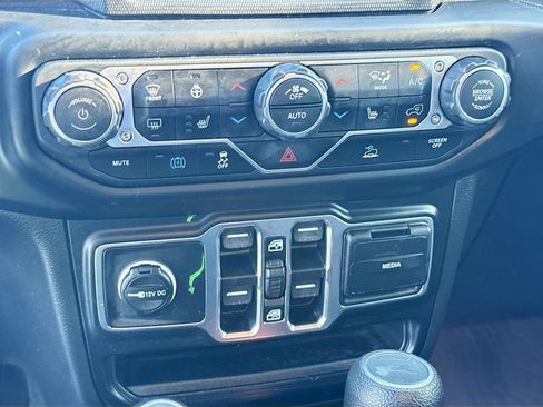 Used 2023 Jeep Wrangler Unlimited w/ Sun & Screen Package AWD/4WD image 17