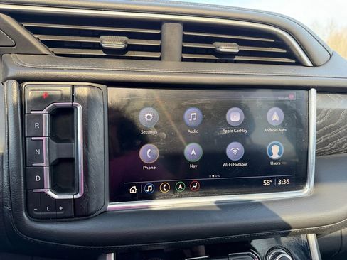 Used 2021 GMC Yukon Denali w/ Denali Premium Package image 27