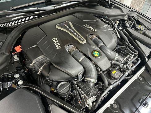 Used 2018 BMW M550i xDrive AWD/4WD image 9