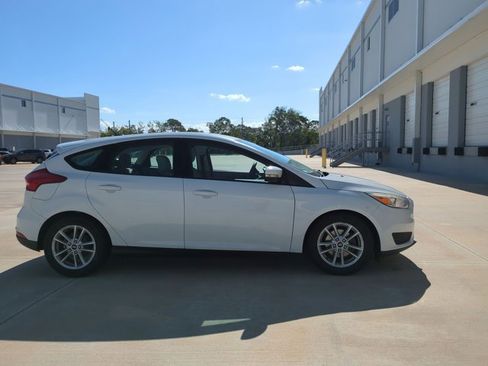 Used 2015 Ford Focus SE FWD image 4
