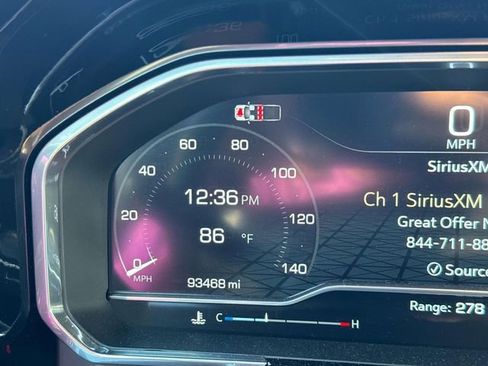 Used 2024 GMC Sierra 3500 SLT w/ SLT Premium Package image 33