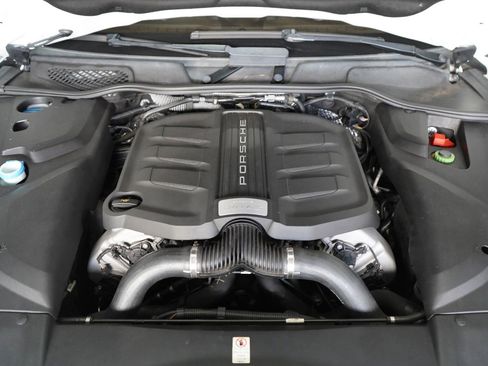 Used 2015 Porsche Cayenne S image 22
