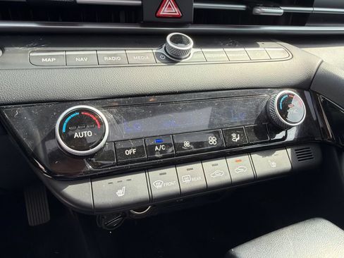 Used 2025 Hyundai Elantra SEL FWD image 29