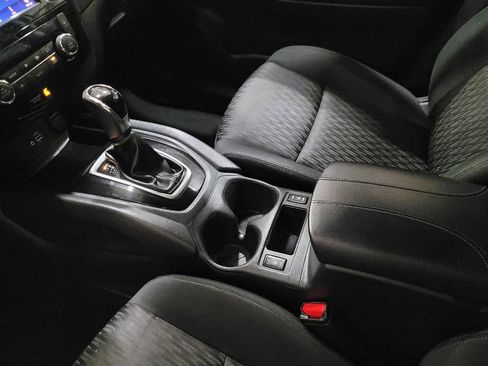 Used 2019 Nissan Rogue SV image 26