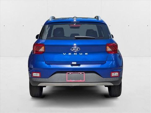 New 2025 Hyundai Venue Limited image 8