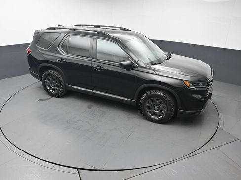 Certified 2023 Honda Pilot TrailSport image 41