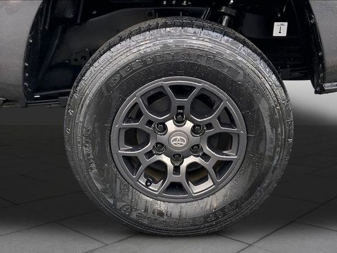 Used 2022 Toyota Tacoma SR5 RWD image 10