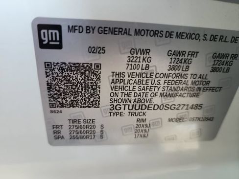 Used 2025 GMC Sierra 1500 SLT w/ SLT Premium Plus Package AWD/4WD image 24