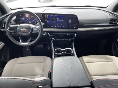 Used 2024 Chevrolet Traverse LT w/ Trailering Package FWD image 16