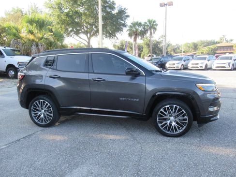 Used 2023 Jeep Compass Limited w/ Elite Group AWD/4WD image 2
