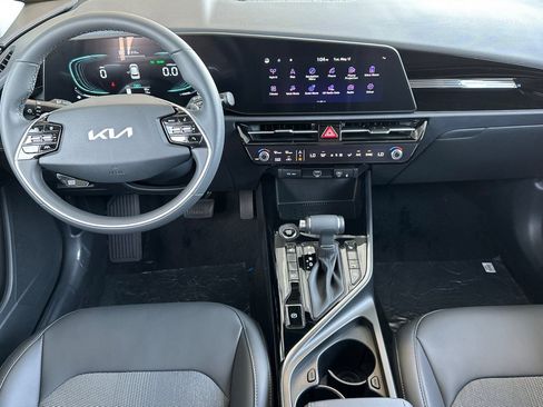 New 2026 Kia Niro EX FWD image 13