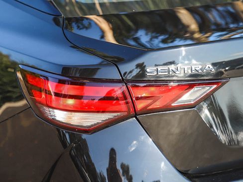 Used 2024 Nissan Sentra SV FWD image 9