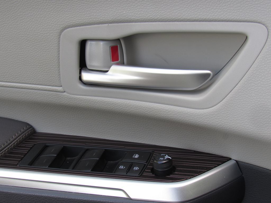 Certified 2024 Toyota Sienna XLE FWD image 38