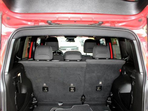 Used 2021 Jeep Renegade Latitude w/ Luxury Group II image 18