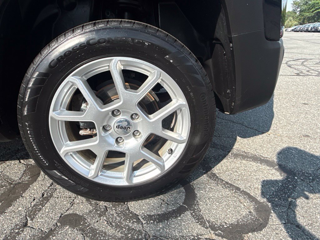 Used 2022 Jeep Renegade Latitude w/ Convenience Group AWD/4WD image 16