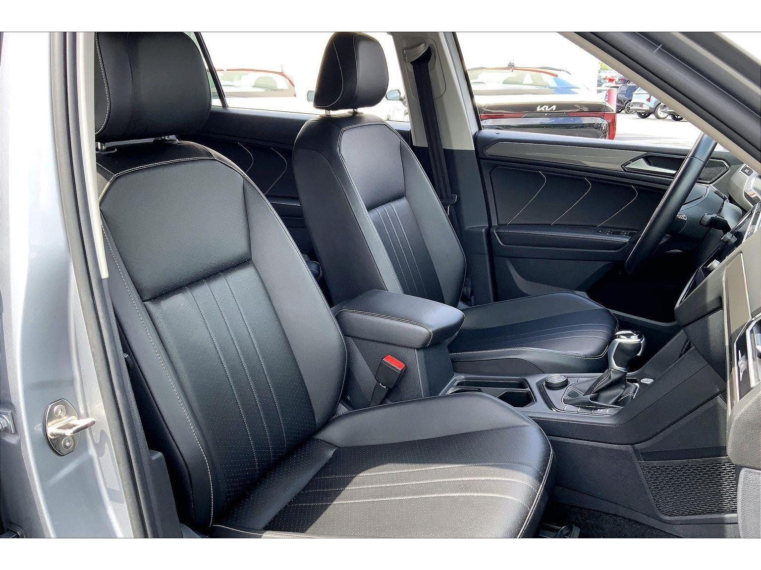 Used 2024 Volkswagen Tiguan SE AWD/4WD image 6