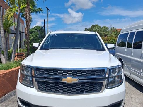 Used 2019 Chevrolet Suburban LT RWD image 2