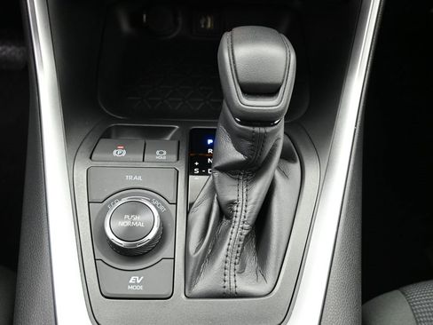 Certified 2025 Toyota RAV4 LE image 24