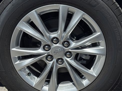 New 2025 Cadillac XT6 Luxury image 12