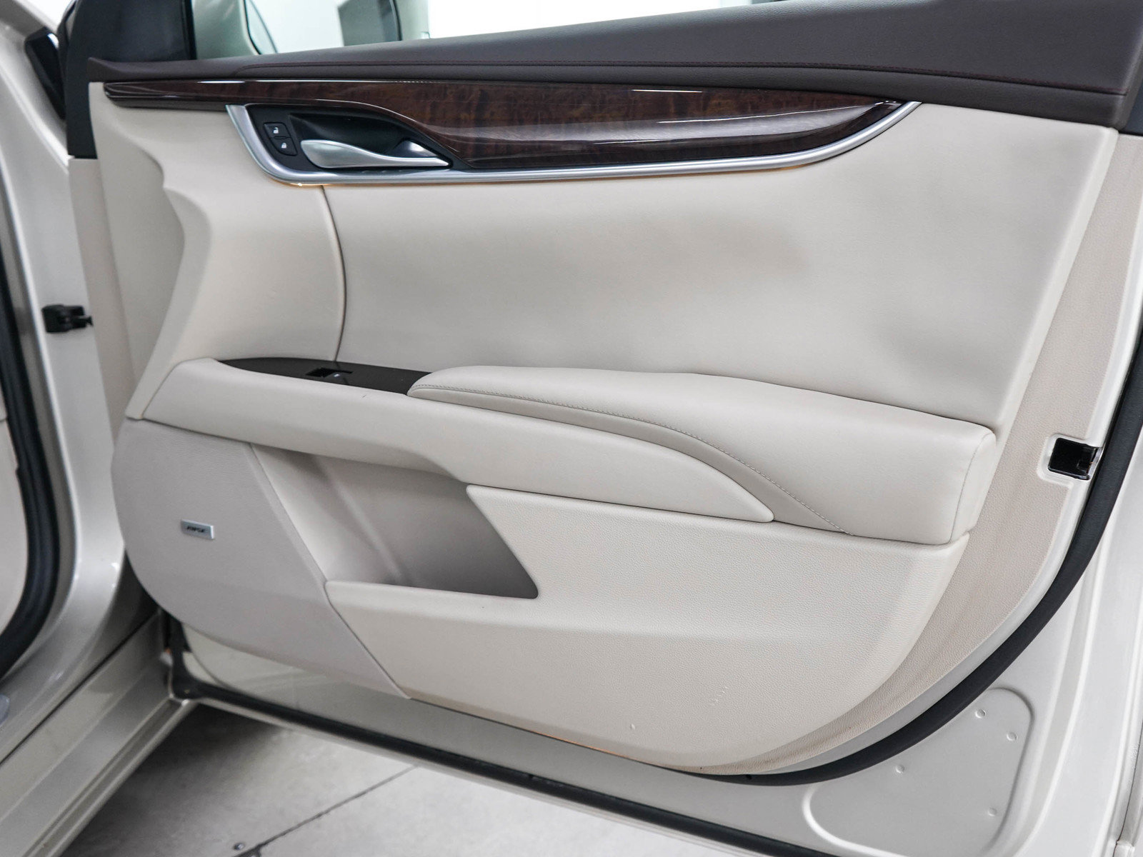 Used 2013 Cadillac XTS Premium FWD image 9