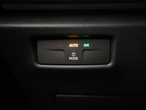 New 2025 Volkswagen Tiguan SE image 28