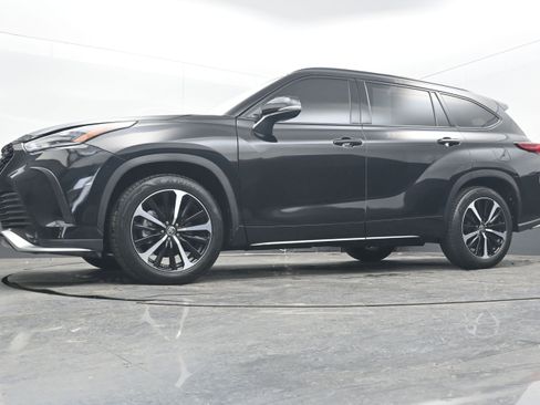 Used 2022 Toyota Highlander XSE image 28