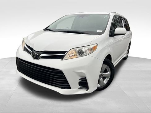 Used 2018 Toyota Sienna LE image 9