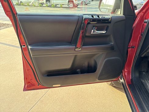 Used 2015 Toyota 4Runner Trail Premium image 3