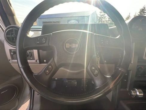 Used 2004 HUMMER H2 w/ Preferred Equipment Group AWD/4WD image 23