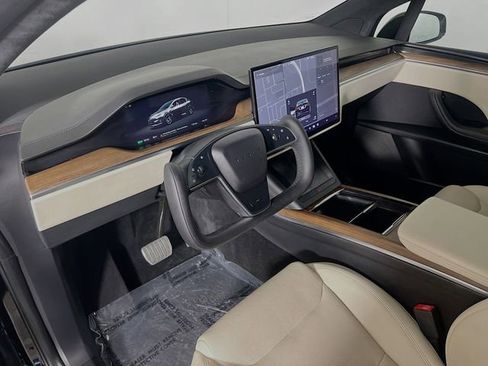 Used 2022 Tesla Model X image 11