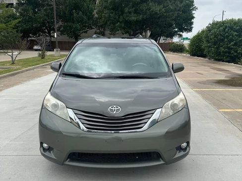 Used 2011 Toyota Sienna XLE w/ XLE Navigation Pkg FWD image 2