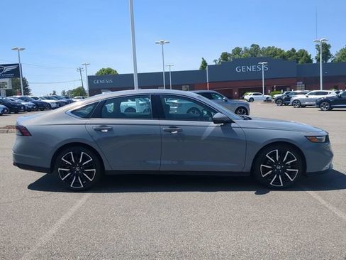 Used 2024 Honda Accord Touring image 3