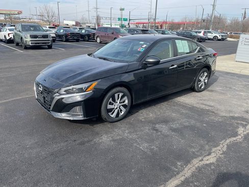 Used 2024 Nissan Altima 2.5 S image 2