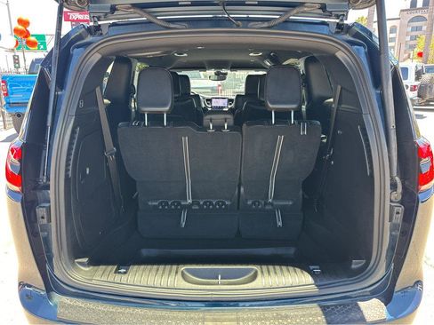 Used 2025 Chrysler Pacifica Select FWD image 38