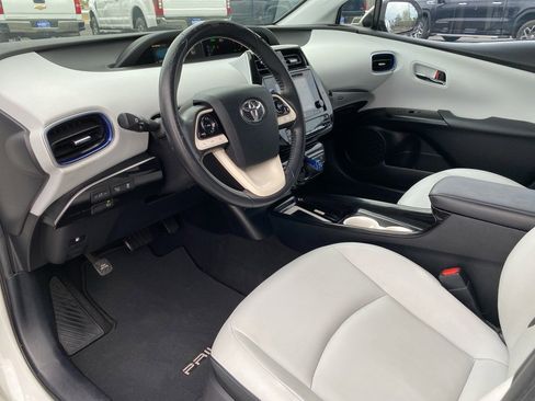 Used 2017 Toyota Prius Four Touring image 25