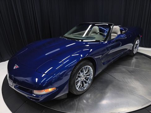 Used 2004 Chevrolet Corvette Convertible w/ Preferred Equipment Group RWD image 36