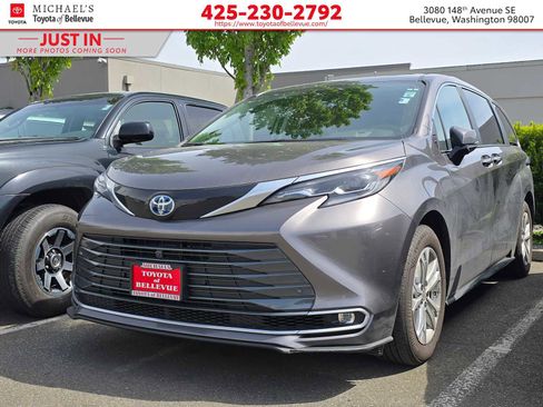 Used 2024 Toyota Sienna Platinum AWD/4WD image 1