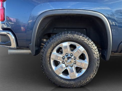 Used 2020 Chevrolet Silverado 2500 LTZ w/ LTZ Premium Package image 16